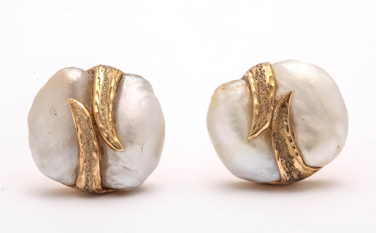 Ruser Mississippi Mud Pearl Gold Stud Cufflinks In Excellent Condition In New York, NY